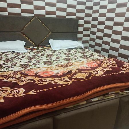 Mero Vrindavan Dham Hotel Eksteriør billede