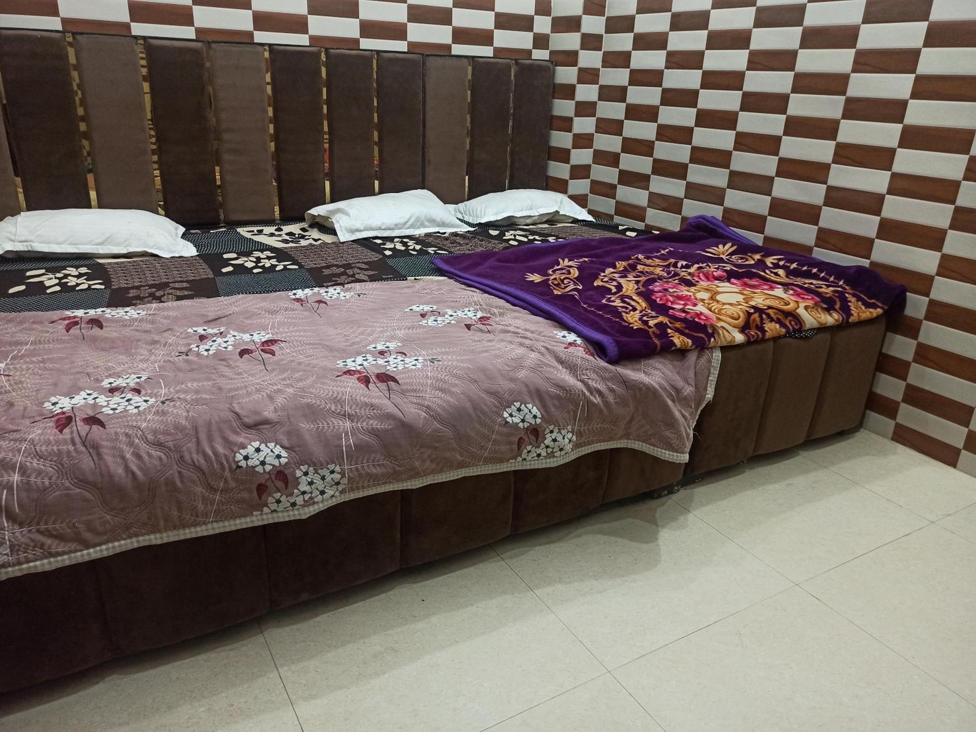 Mero Vrindavan Dham Hotel Eksteriør billede
